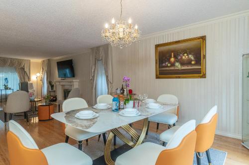 Garden Hotel 3-bedroom house for whole book in Richmond, Canada