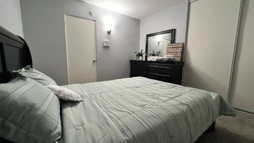 Private Room 5min to Beach near Hermosa Beach and LAX in Torrance, USA