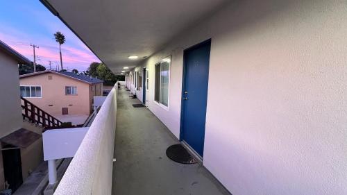 Private Room 5min to Beach near Hermosa Beach and LAX in Torrance, USA