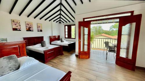1 double bed, 1 twin bed