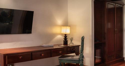 Premier with Bathtub (24 Hours Use of Room) image 3