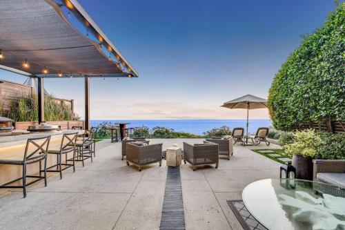 Luxury 3 Story Oceanfront Home with Elevator in San Diego, Pet Friendly in Encinitas, USA