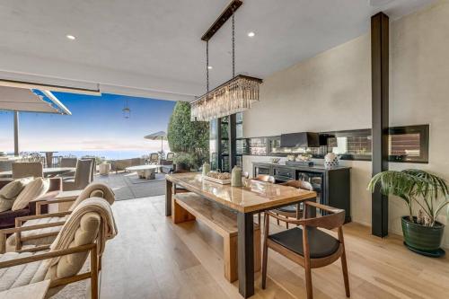 Luxury 3 Story Oceanfront Home with Elevator in San Diego, Pet Friendly in Encinitas, USA