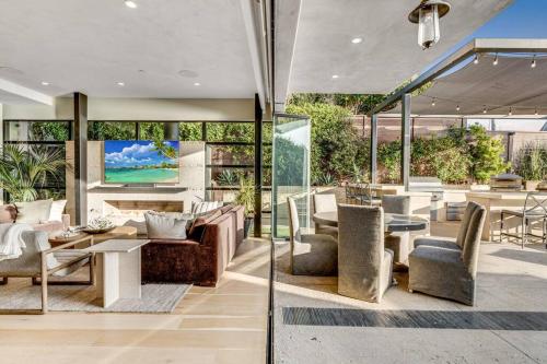Luxury 3 Story Oceanfront Home with Elevator in San Diego, Pet Friendly in Encinitas, USA