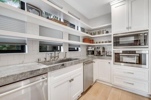 Luxury 3 Story Oceanfront Home with Elevator in San Diego, Pet Friendly in Encinitas, USA