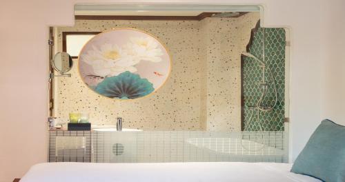 Deluxe Garden View with Bathtub  (24 Hours Use of Room) image 1