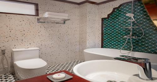 Deluxe Garden View with Bathtub  (24 Hours Use of Room) image 3