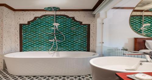 room detail thumbnail 2