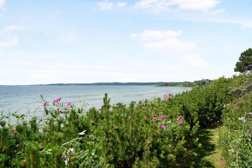 Romantic Seaside Cottage With Panoramic Views Just 20 Meters From The Beach - image 3
