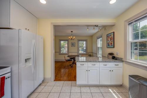 Harrisonburg Hidden Gem Across From Jmu & Hotspots in 해리슨버그 시티 센터