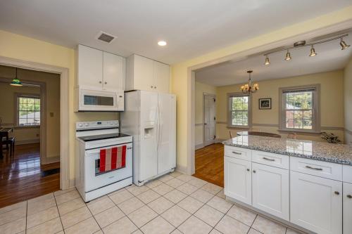 Harrisonburg Hidden Gem Across From Jmu & Hotspots in 해리슨버그 시티 센터