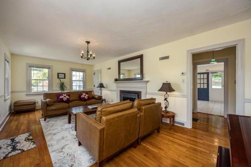 Harrisonburg Hidden Gem Across From Jmu & Hotspots in 해리슨버그 시티 센터