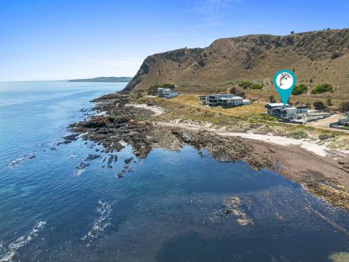 Shoreline Escape in Wirrina Cove