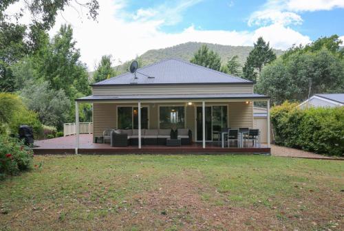 A szálláshely kívülről, Dieudonne in Harrietville