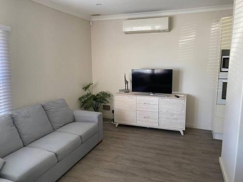 Cottesloe Beach Family Accommodation - Tap to explore photos
