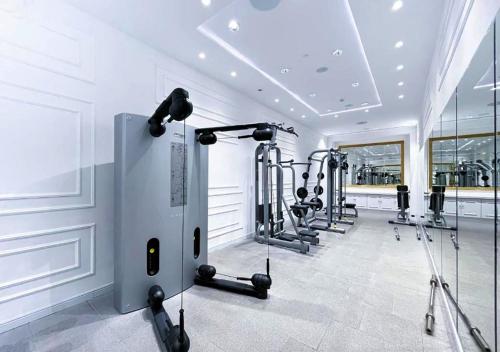 301 Studio with Burj Khalifa Pool & Lake Views - image 12