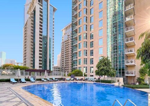 301 Studio with Burj Khalifa Pool & Lake Views