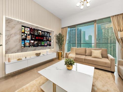 Luxury 1BR 5min to Dubai Mall Burj Khalifa View from pool, Dubái (foto 5)