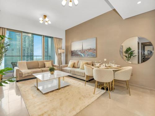 Luxury 1BR 5min to Dubai Mall Burj Khalifa View from pool, Dubái (foto 2)