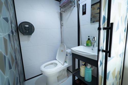 Triple Room with Private Bathroom image 8