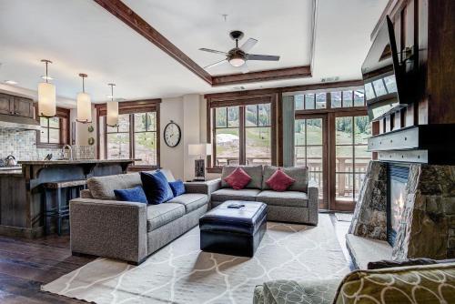 Luxury 4 Bedroom Condo on Peak 8 condo in Breckenridge, USA