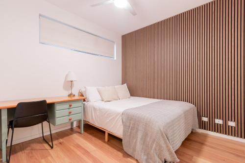 2 Bed Apartment metres from Bulimba Ferry on Oxford Street