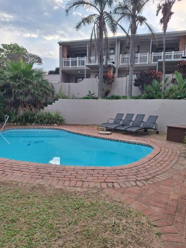 Banana Beach Club B6