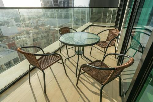 Vacay Lettings - Binghatti Emerald,JVC- Pool View, Дубай (фото 4)