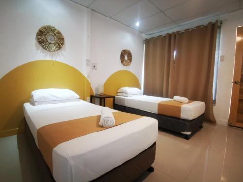 2 twin beds