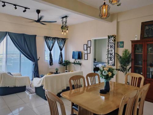 GreenNcozy 3R2B 10PAX I Casuarina Park Melacca in Klebang
