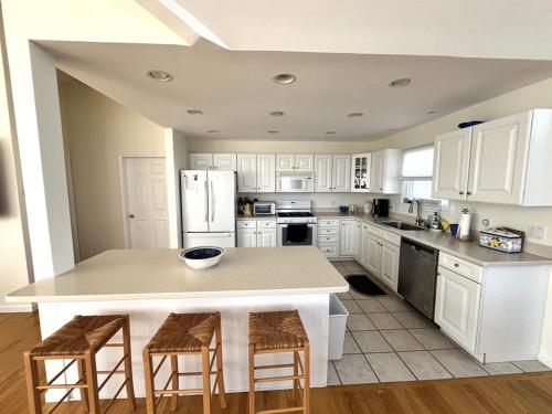 Beautiful Surf City Vacation Home - 1 From The Ocean! in Surf City, USA