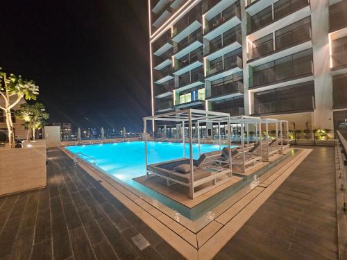 Vacay Lettings - Binghatti Emerald,JVC- Pool View, Дубай (фото 2)