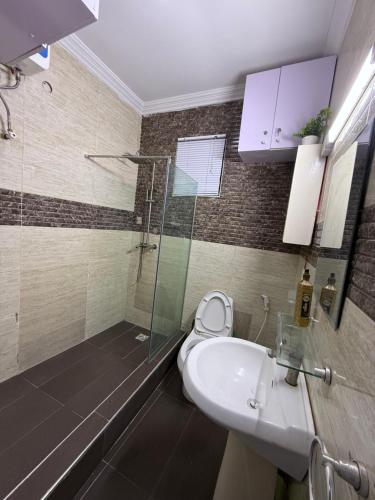 One-Bedroom Apartment image 10