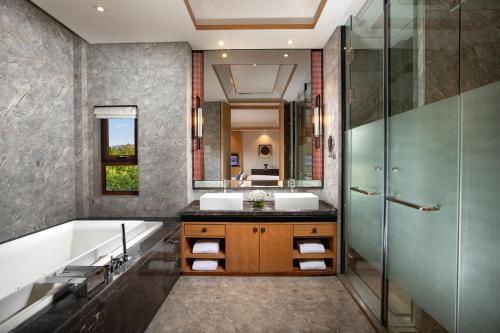 room detail thumbnail 2