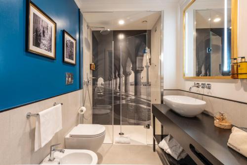 Deluxe Double Room image 4