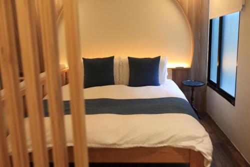Deluxe Double Room with Bath image 5