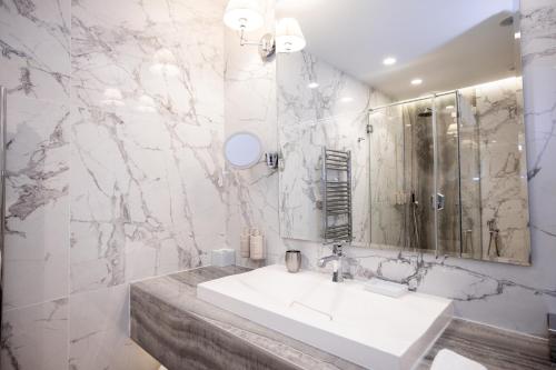 611316550 Tresor Le Palais Timisoara, Curio Collection by Hilton