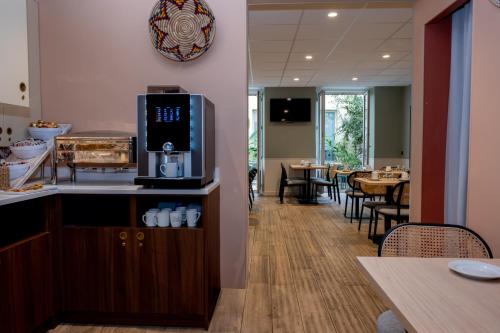 Hôtel Kyriad Canal Saint Martin-Republique - image 4