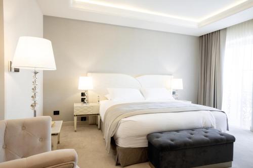 611317620 Tresor Le Palais Timisoara, Curio Collection by Hilton