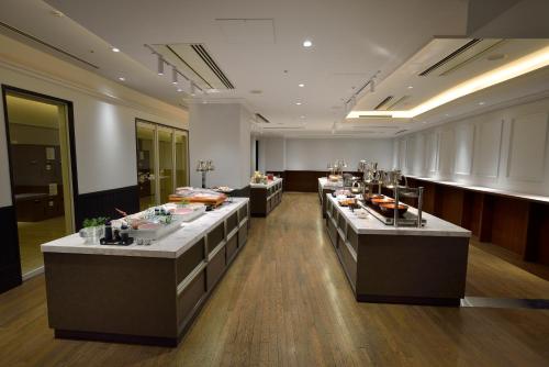 Restaurant, Tokyo Bay Ariake Washington Hotel in Odaiba