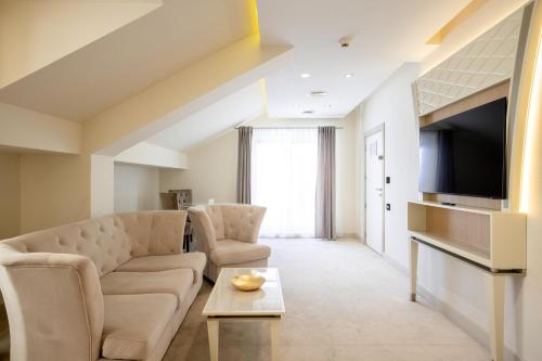 611318737 Tresor Le Palais Timisoara, Curio Collection by Hilton