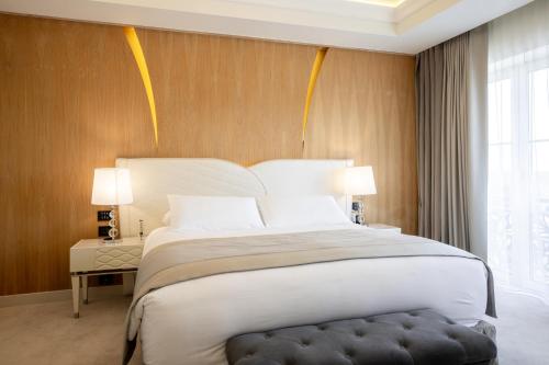 611319648 Tresor Le Palais Timisoara, Curio Collection by Hilton