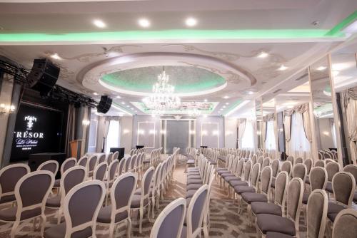 611320972 Tresor Le Palais Timisoara, Curio Collection by Hilton