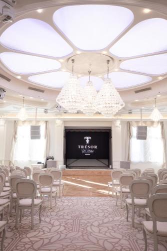 611320983 Tresor Le Palais Timisoara, Curio Collection by Hilton
