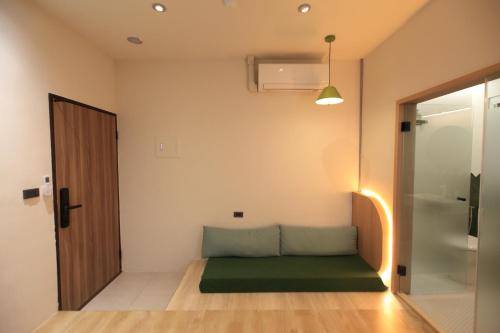 Standard Double Room image 5