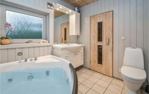 Bathroom, Holiday Home Sandtoftevej Blavand Xii in Vejers Strand