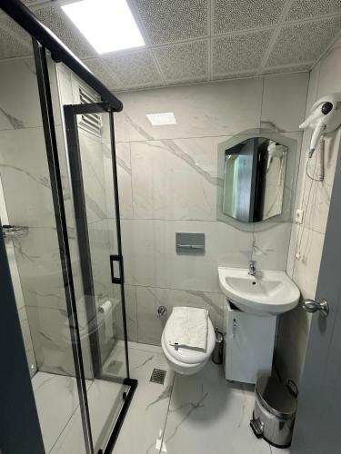 Standard Double or Twin Room image 3