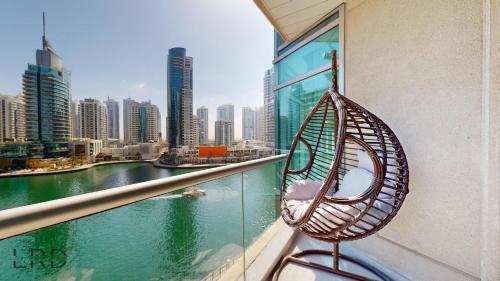 Luxurious Apartment with Marina Views