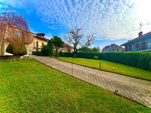 Apartment with Garden View