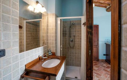 Ванна кімната, Awesome Apartment In Monticiano in Монтічіано